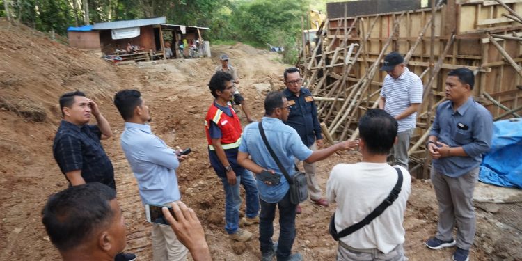Bupati Eka Putra: Ini Sangat Vital Bagi Masyarakat, Jembatan Tapian Kelambu Kembali Dibangun
