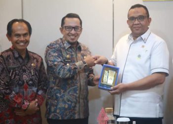Dukung Bajak Gratis, Bupati Eka Putra Usulkan Ke Kementan RI Tanah Datar Punya BLK Sendiri