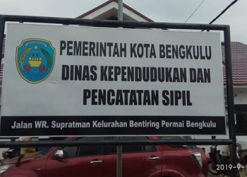 Warga Tak Bahagia, Cetak KTP Satu Bulan Belum Selesai