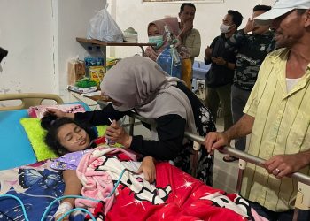 Ketua TPPKK Ny. Lise Eka Putra Tak Kuasa Menahan Tangis, Saat Kunjungi Abbelina di Rumah Sakit