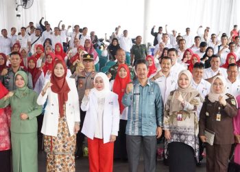 Ny. Lise Eka Putra Lantik Pengurus PMI Kecamatan se-Tanah Datar