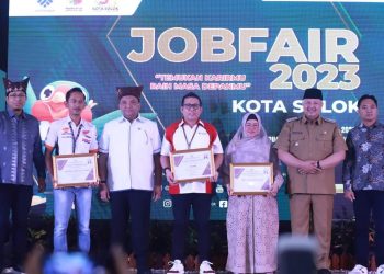 Berdayakan Penyandang Disabilitas, Mira Harmadia terima Penghargaan Walikota Solok