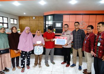 Cuaca Ekstrim, Bupati Eka Putra Serahkan BLT Elnino Rp, 8.6 Miliar