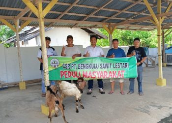 PT. Bengkulu Sawit Lestari Bagikan Hewan Kurban Untuk Meriahkan Perayaan Idul Adha Tahun 2024
