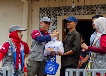 Warga Cileuksa Dapat Penyuluhan Kesehatan dan Bantuan Pangan BULOG