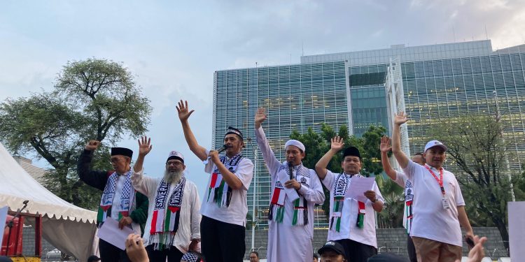 Umat Islam Gelar Aksi Jumat Berduka Kutuk Genosida di Gaza