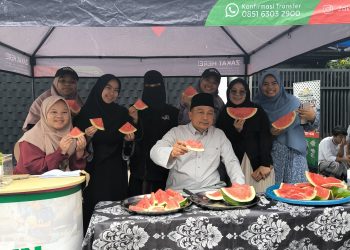Sambut Gencatan Senjata, Zakat in Gaza Bagikan Satu Ton Semangka