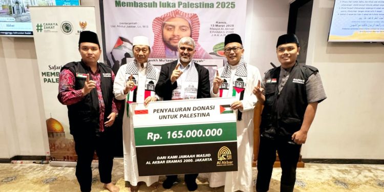 Jamaah Masjid Al Akbar Eramas 2000 Jakarta Salurkan Donasi untuk Palestina
