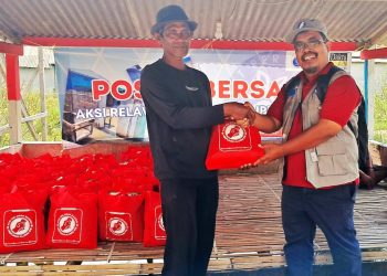 ARM HA-IPB Salurkan Paket Bantuan untuk Penyintas Banjir di Bekasi