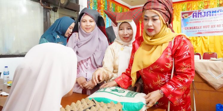 HUT RI Ke-80, TPPKK Dan GOW Tanah Datar Anjangsana Kunjungi Veteran PKRI