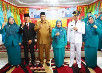 Bertepatan Sertijab Camat, Staf Ahli TPPKK Ny. Dwinanda Ahmad Faldy Lantik Ketua TPPKK Kecamatan Sungai Tarab
