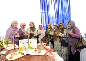 Pangan B2SA Berbahan Lokal, Pokja III TPPKK Dan Dinas Pangan Perikatan Tanah Datar Sajikan Ikan Lele Teriyaki Madu Dan Tomat Cassava Bertabur Buah