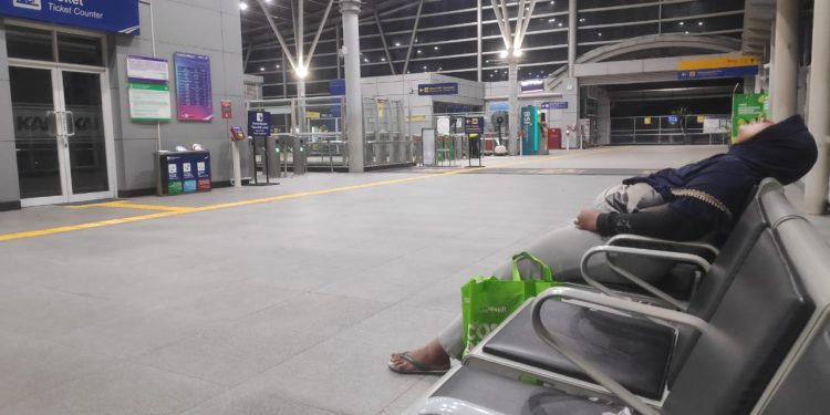Stasiun Cikarang Tidak Ramah Lansia, Balita, Ibu Hamil!