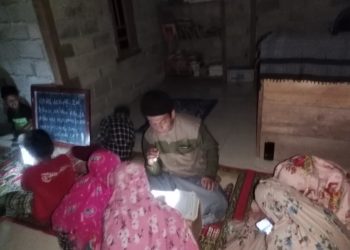 Lima Tahun Tanpa Pembinaan, Ustaz Awi Hadir di Pedalaman Tanpa Listrik dan Jaringan