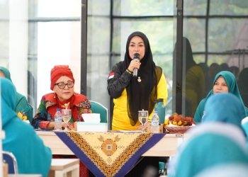 Berdayakan Kader, TPPKK Tanah Datar Gelar Pelatihan Menjahit Baju
