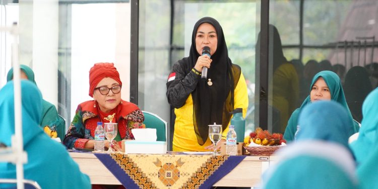 Berdayakan Kader, TPPKK Tanah Datar Gelar Pelatihan Menjahit Baju
