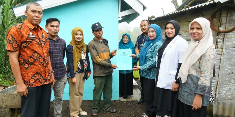 Peduli Anak Stunting, TPPKK Tanah Datar Bangun MCK Untuk Keluarga Stunting